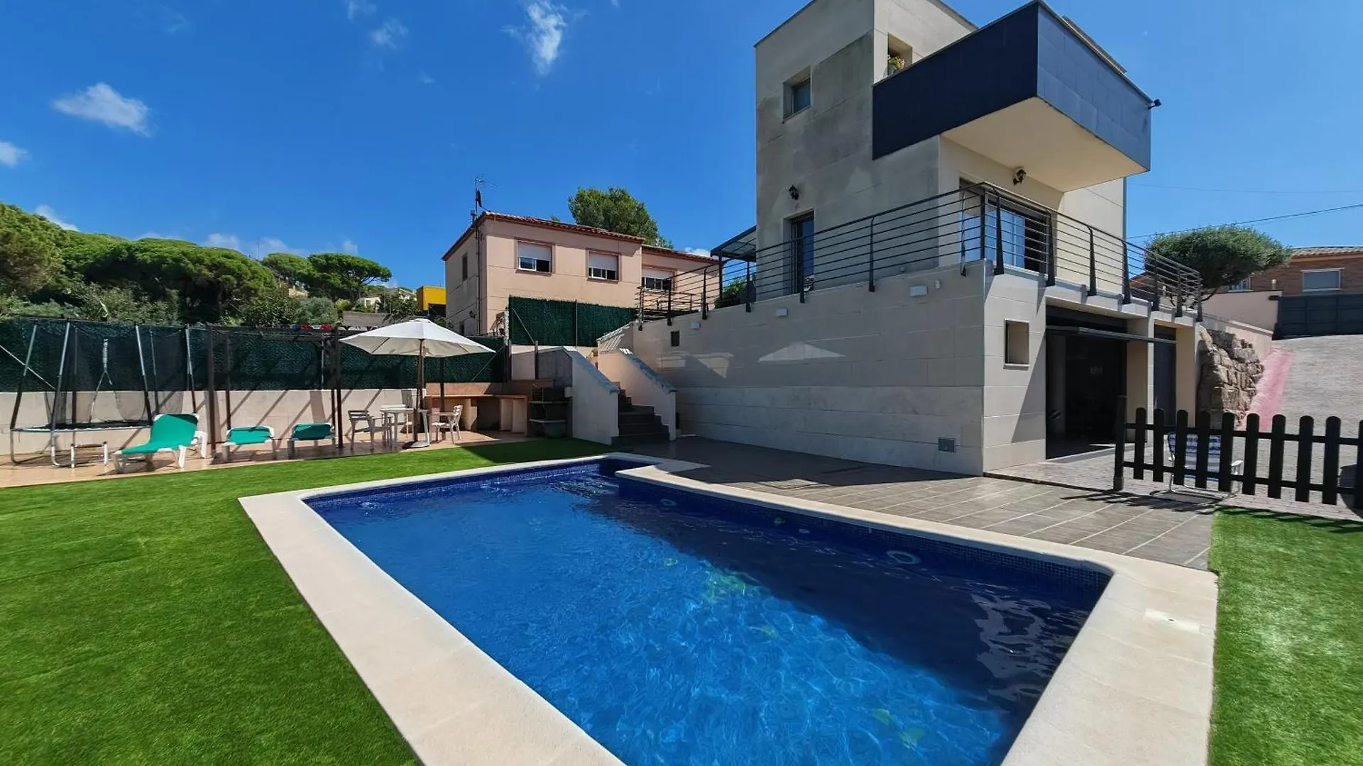 Kontakte von Cl14 Villa Con Piscina Y Vistas Al Mar